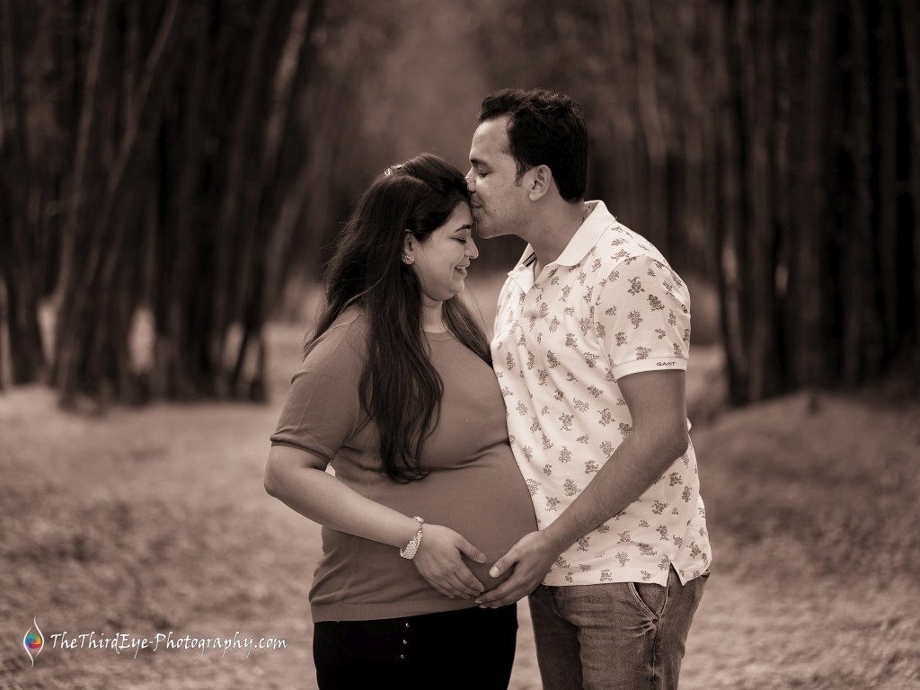 Best-Maternity-Photographer-bangalore-outdoor-maternity-shoot