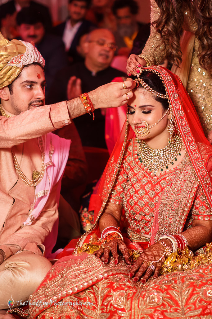 Best-north-indian-Contemporary-Wedding-Photography-delhi-punjabi-Amaanta-Farms-sindoor-marriage-shaadi