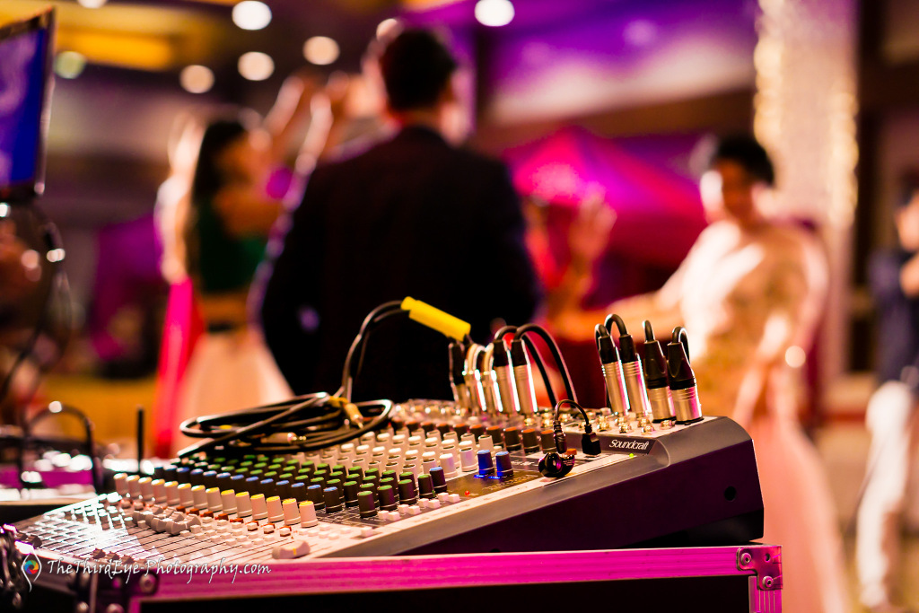 op-10-Candid-Wedding-Photographer-Big-Fat-South-Indian-Sangeet-Mehendi-2states-Wedding-Photography-Bangalore