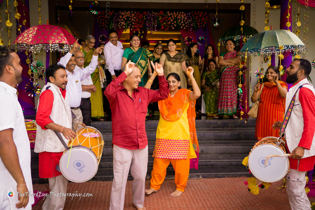 op-10-Candid-Wedding-Photographer-Big-Fat-South-Indian-Sangeet-Mehendi-2states-Wedding-Photography-Bangalore