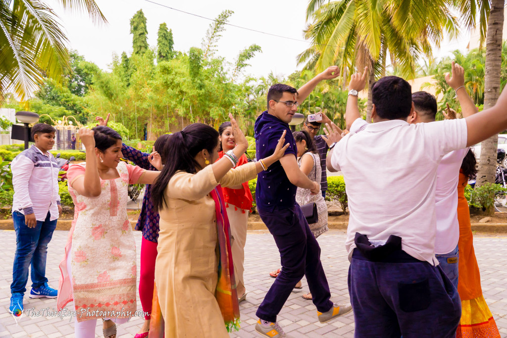 op-10-Candid-Wedding-Photographer-Big-Fat-South-Indian-Sangeet-Mehendi-2states-Wedding-Photography-Bangalore