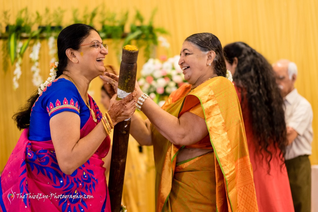 op-10-Candid-Wedding-Photographers-Big-Fat-South-Indian-Wedding-Photography-Royal-Orchid-Bangalore