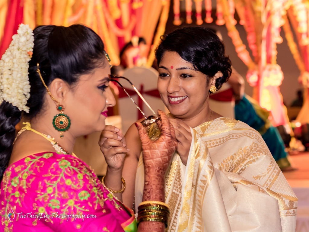 op-10-Candid-Wedding-Photographers-Big-Fat-South-Indian-Wedding-Photography-Royal-Orchid-Bangalore