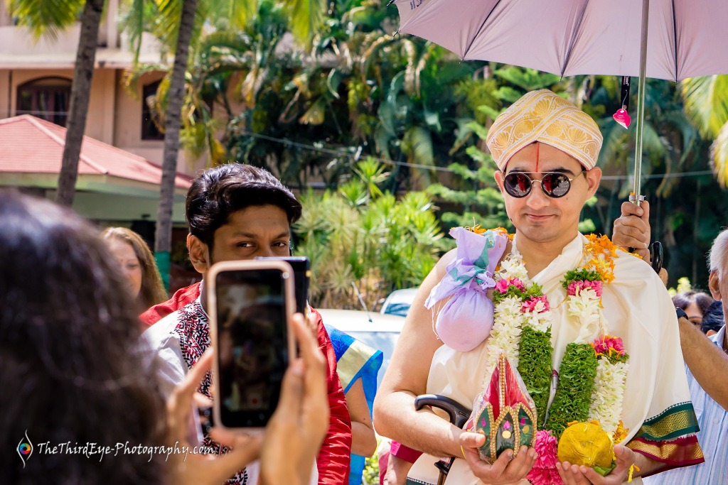 op-10-Candid-Wedding-Photographers-Big-Fat-South-Indian-Wedding-Photography-Royal-Orchid-Bangalore