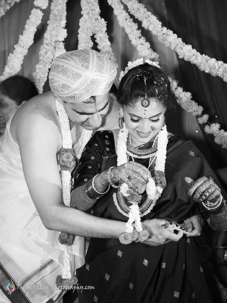 op-10-Candid-Wedding-Photographers-Big-Fat-South-Indian-Wedding-Photography-Royal-Orchid-Bangalore