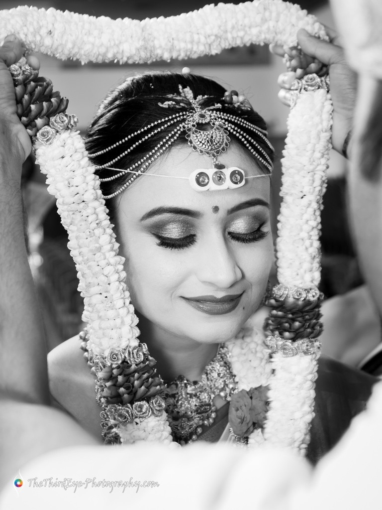 Top-5-Best-Candid-Photographers-in-Bangalore-Best-Candid-Moments-South-Indian-Bride-Groom-Portraits-07