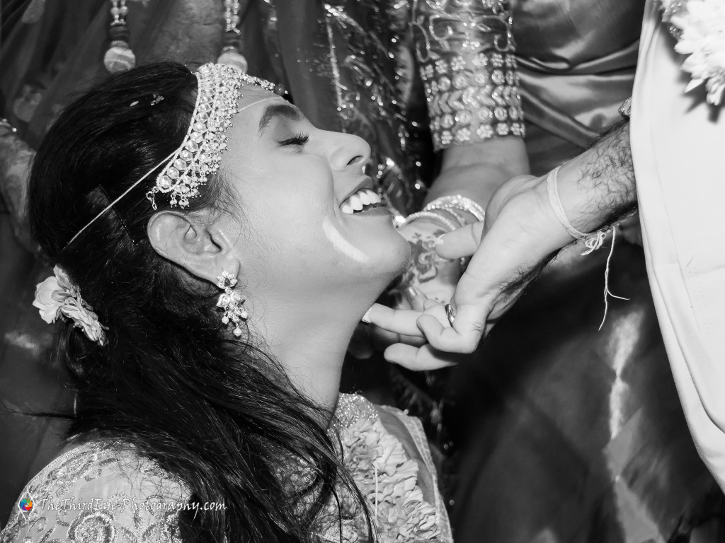Top-5-Best-Candid-Photographers-in-Bangalore-Best-Candid-Moments-South-Indian-Bride-Groom-Portraits-07