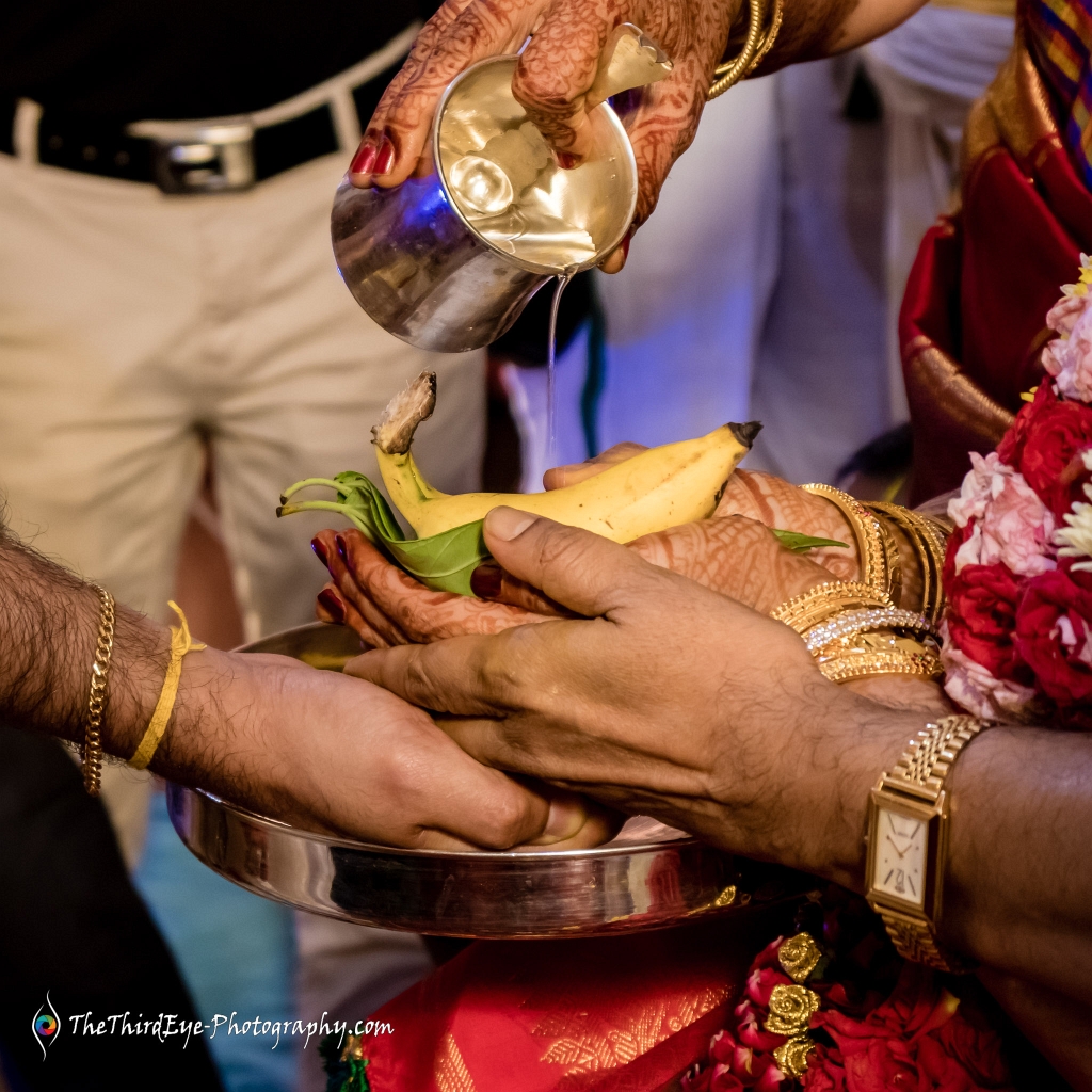 Candid-south-indian-iyer-wedding-best-candid-wedding-photographer-bengaluru-kanyadaan