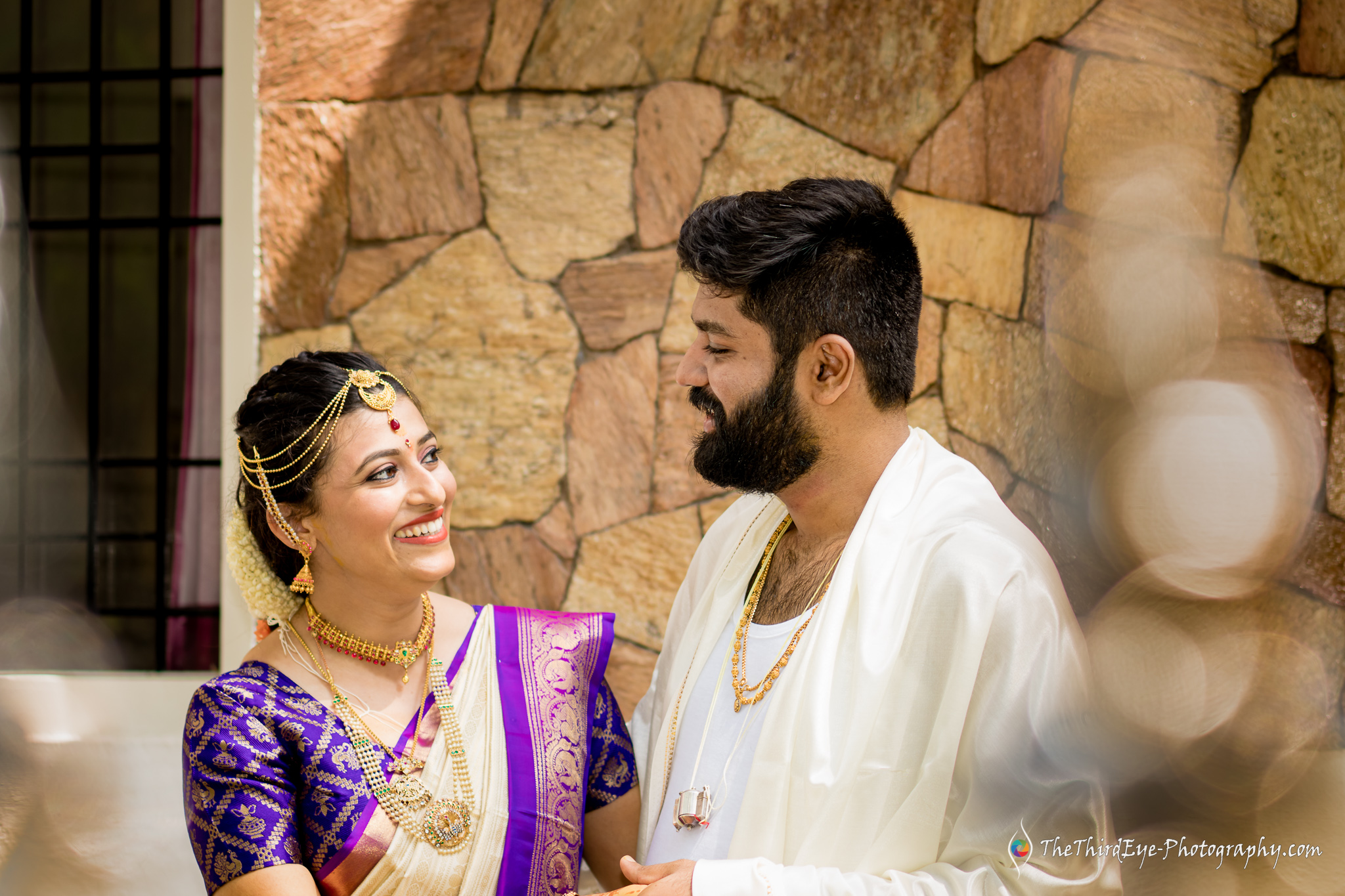 Bride-bridegroom-couple-love-moment-attire-South-indian-Candid-Wedding-Photography-Kannadiga-Quarantine_bengaluru_TTEP_CM_05_A6500397