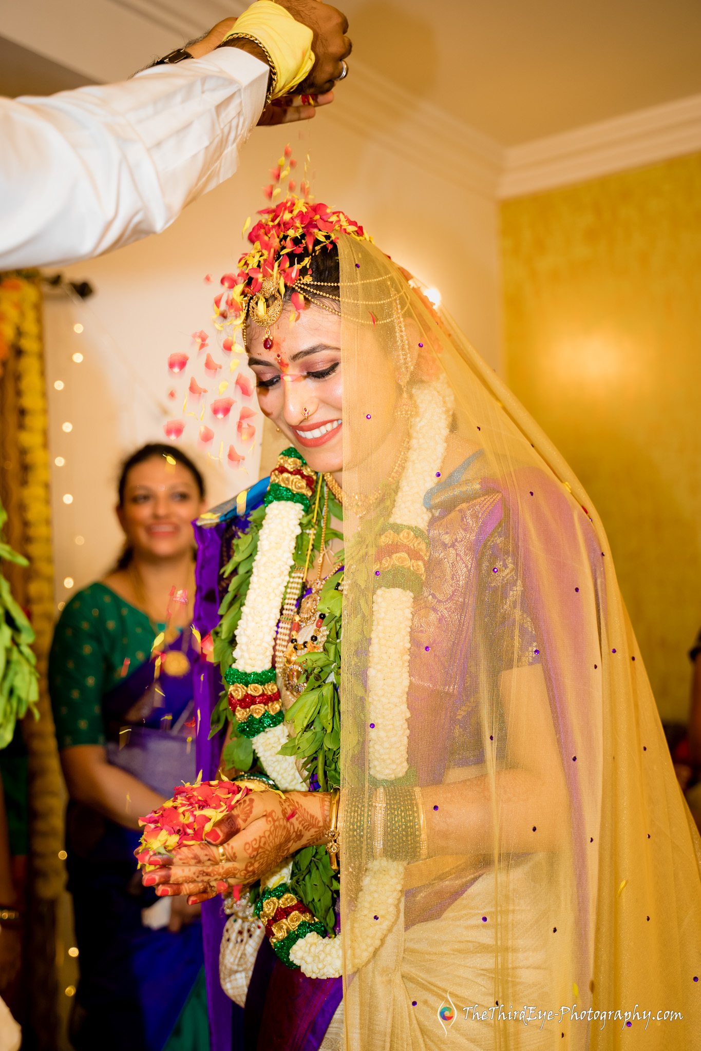 flower-shower-happiest-bride-moment-freeze-Best-indian-wedding-photographer-top-wedding-photographers-Wed-me-good-TTEP_CM_22_A7009240