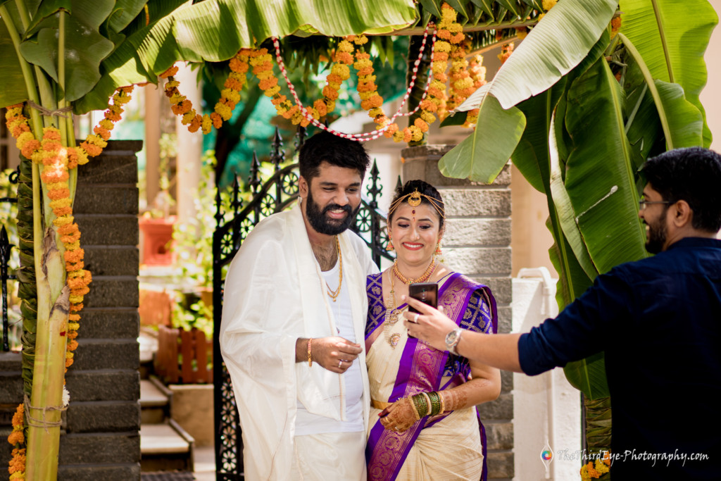 zoom-online-virtual-broadcast-cameras-mobile-photography-South-indian-Candid-Wedding-Photography-Kannadiga-Quarantine_bengaluru_TTEP_CM_03_A6500354