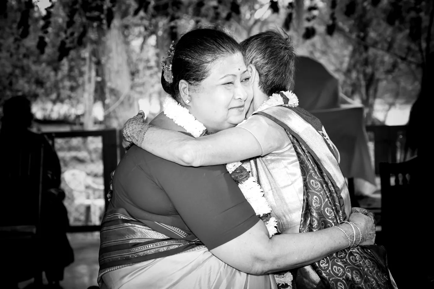 Black and white of the two mothers hugging at the wedding